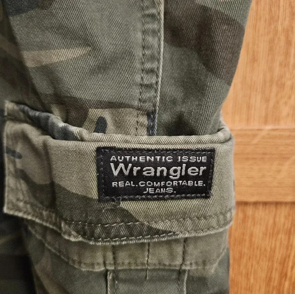 Wrangler Camo Cargo Shorts Men 40 - Picture 3 of 4